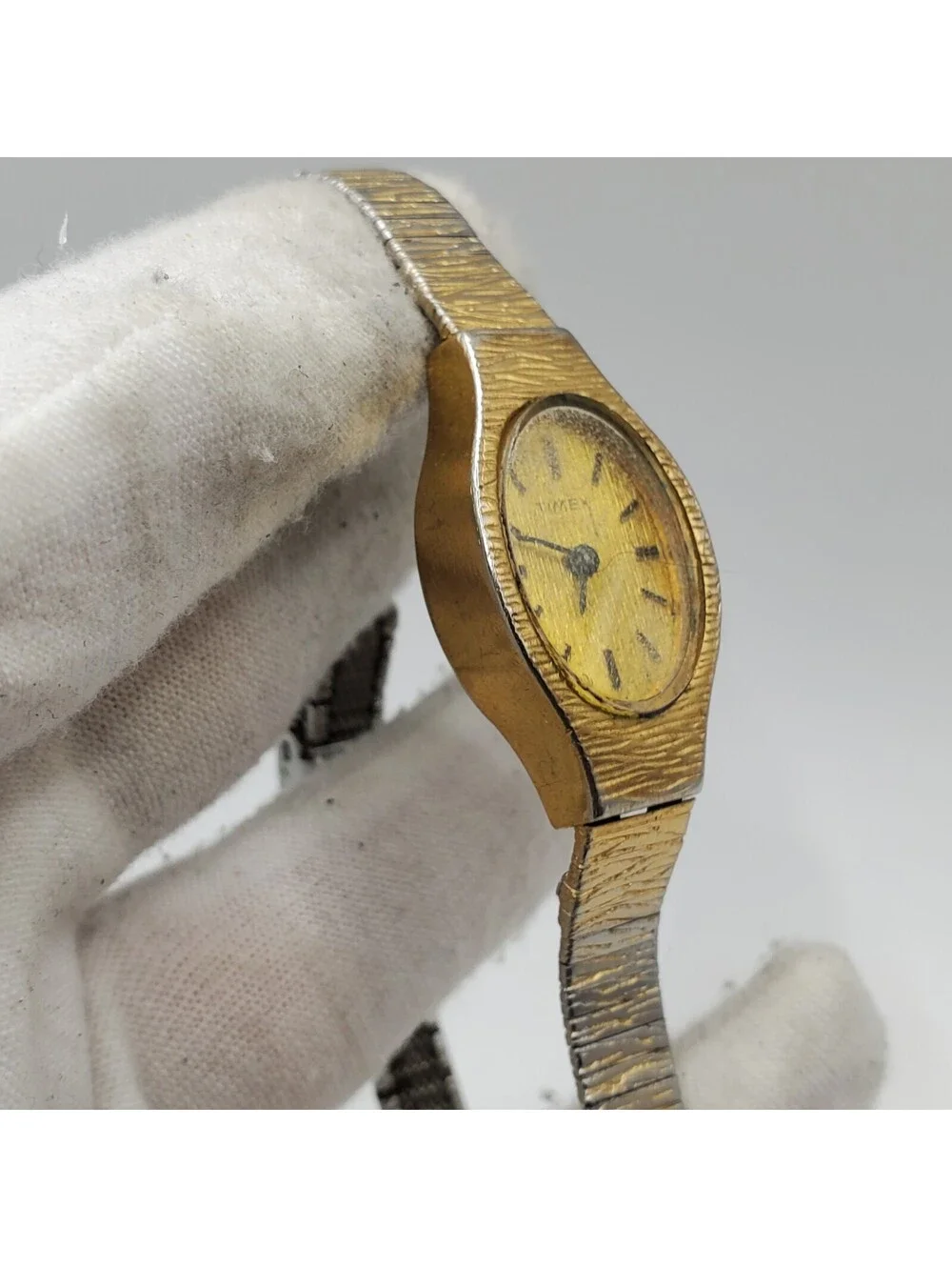Vintage Timex Mechanical Womens Watch  Gold Tone 17mm For Parts Or Repair